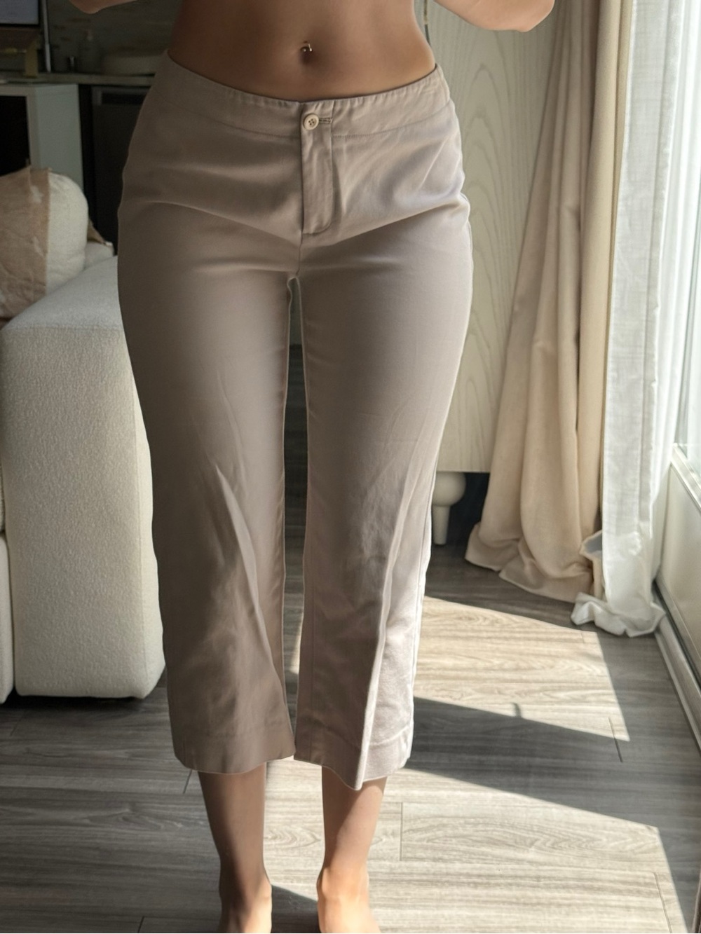 Creamy beige minimalist low rise capri trousers 🤍 clean girl office chic size 2